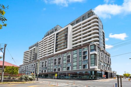 Step into Modern Luxury: Stylish 3-Bedroom Apartment in Footscray - Photo 5