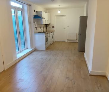 1 Bed Flat, Ferme Park Road, N4 - Photo 2