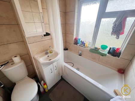4 bedroom terraced house to rent - Photo 5