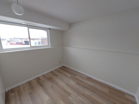 Newly Renovated, 2 Bedroom Unit in Normandeau!! - Photo 5