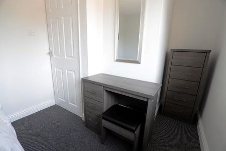 3 bedroom semi-detached house to rent - Photo 5