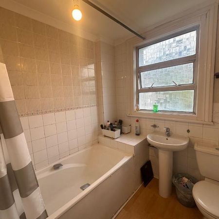 House share to rent - Photo 4