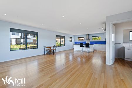 Modern Townhouse with Water Views - Prime Location - Photo 4