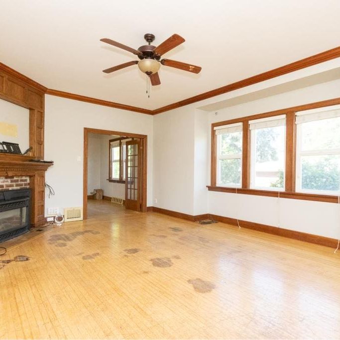 18130 60 Avenue, Surrey - Photo 1