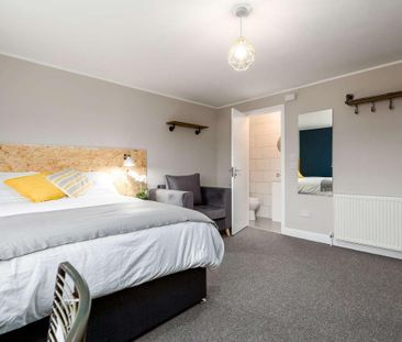 1 bedroom in a house share to rent - Photo 2