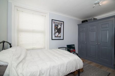 2 bedroom flat in 96 Kew Road - Photo 5