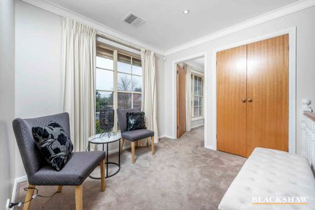 Charming Five Bedroom Family Home - Photo 2