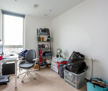 3 bedroom flat to rent - Photo 5