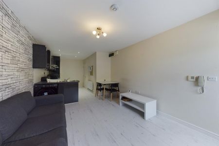 2 bedroom flat to rent - Photo 2