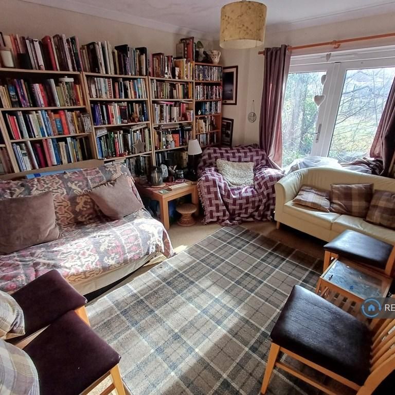 1 bedroom in a house share to rent - Photo 1