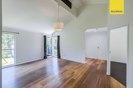 Spacious Freshly Renovated Family Home in Parkwood 3 Bed 2 Bath - Photo 2