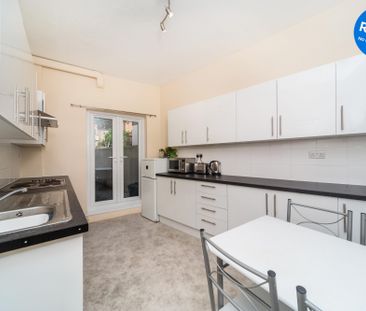 4 bedroom terraced house to rent - Photo 6