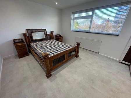 TouchwoodHallClose, SOLIHULL - Photo 5