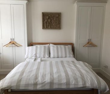 MON/FRI super large room in lovely house in Ealing. - Photo 4
