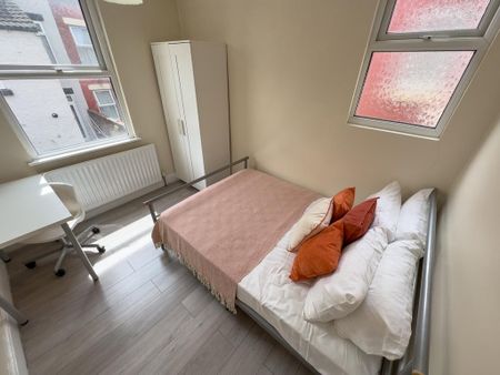 4 bedroom terraced house to rent - Photo 2