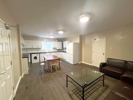 7 Bed Flat, Classic House, BS1 - Photo 3