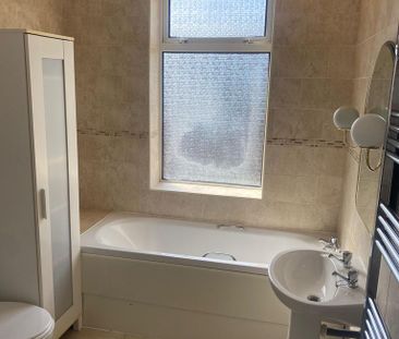 5 bedroom semi-detached house to rent - Photo 6