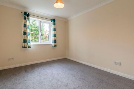 2 bedroom ground floor flat to rent - Photo 2