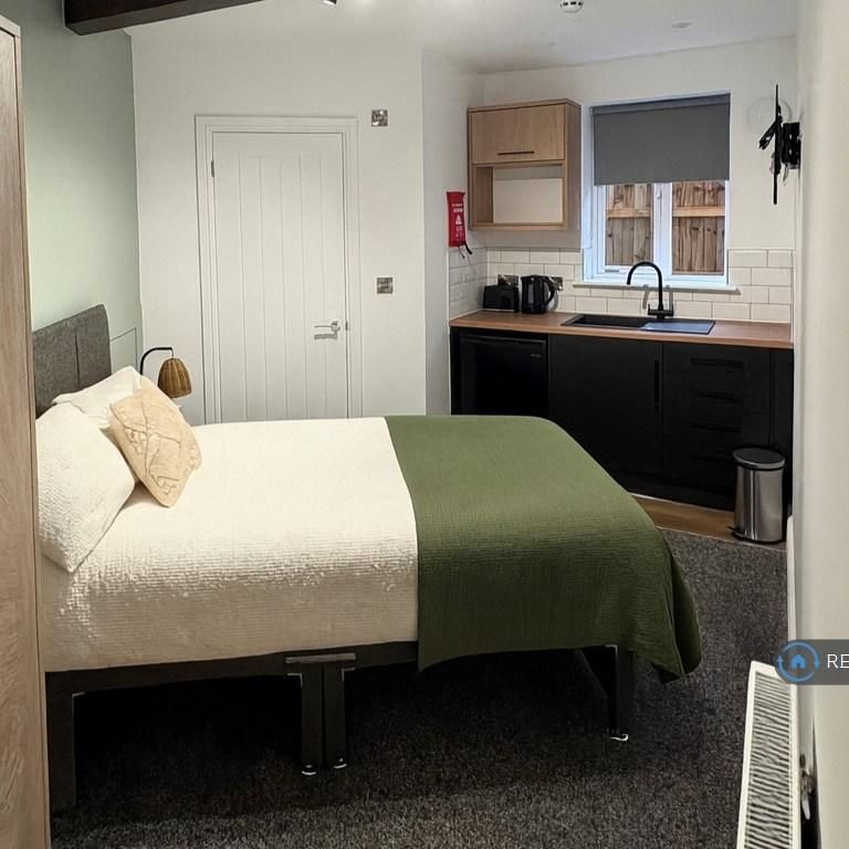 Studio to rent - Photo 1