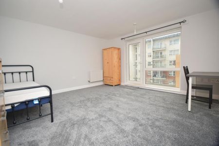 3 bedroom apartment to rent - Photo 4