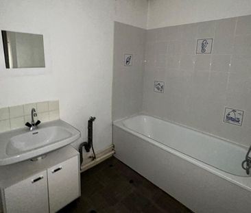 Location Appartement 2 pièces 47m² LA MADELEINE 59110 - Photo 4