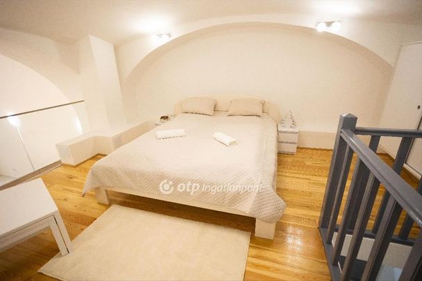 Kiadó újszerű állapotú lakás - Budapest V. kerület - Photo 1