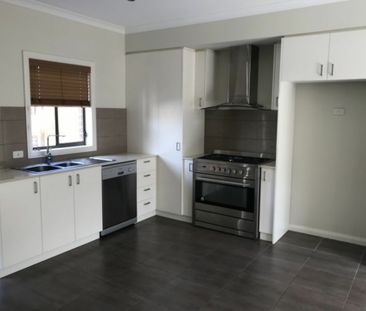 3/12 Stellato Place, Hampton Park VIC - Photo 4