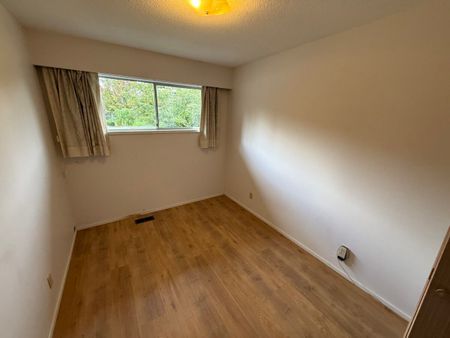 Bright Upper In a Great Location - Photo 4