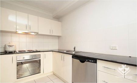 Walk to Toowong Village | 2 bedrooms apartment (Furnished) - Photo 5