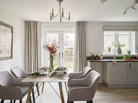 3 bedroom semi-detached house to rent - Photo 4