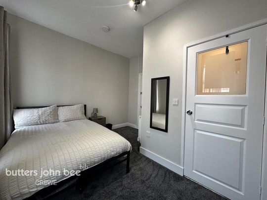 1 bedroom in a house share to rent - Photo 1