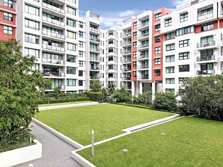 NEAR NEW HUGE 2 BEDROOM PLUS STUDY APARTMENT WITH HIGH CEILING AND VIEWS CLOSE TO UTS AND USYD - Photo 4