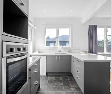 Stunning Three Bedroom in Fairfield - Photo 3