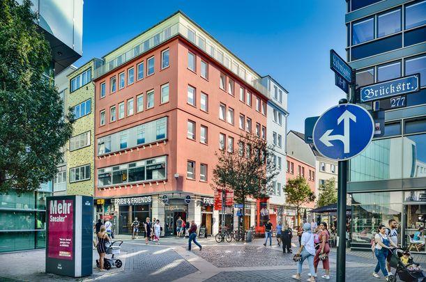 Direkt vom Eigentümer: Sanierter Altbau mit Einbauküche im Stadtzentrum - Photo 1