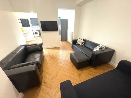 7 Bed Terraced House, Kenmare Road, L15 - Photo 2