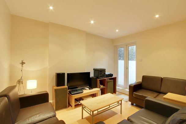 6 bedroom terraced house to rent - Photo 1