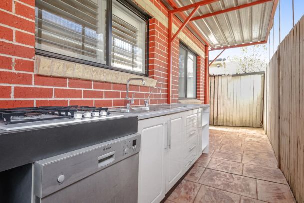 Newly Renovated Two Bedroom Granny Flat - Photo 1