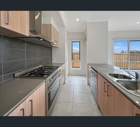 99 Crowlands Circuit, Eynesbury, Vic 3338 - Photo 4