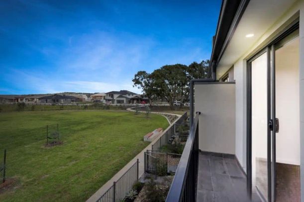 “Modern Townhouse Living in Craigieburn!” - Photo 1