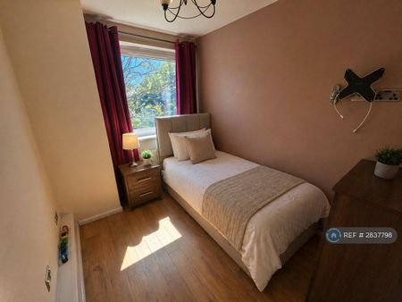 1 bedroom in a house share to rent - Photo 5