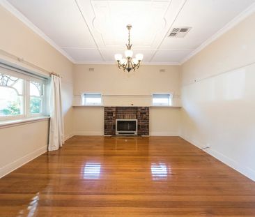 GREAT FAMILY LIVING SURROUNDED BY BEAUTIFUL GARDENS! - Photo 4