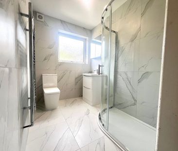 Oval Road South, Dagenham, RM10 - Photo 2