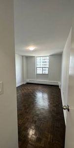 AVAILABLE NOW!!! 1-Bedroom Apartment w/ SOUTH EXPOSURE - Photo 3