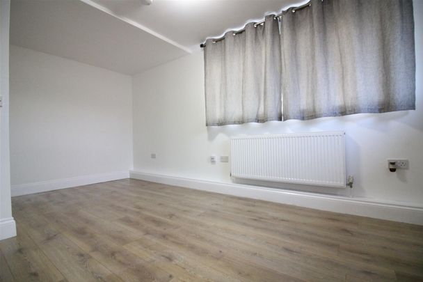 Humber Way, Slough - Photo 1