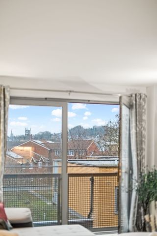 2 Bed Flat, London, SE13 - Photo 2