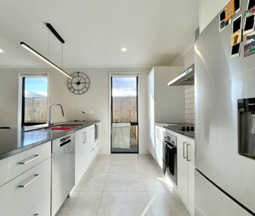 Modern 3-Bedroom Home in Wainuiomata - Photo 2