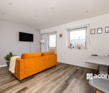 Maisonette to rent - St. Saviours Estate, London, SE1 - Photo 5