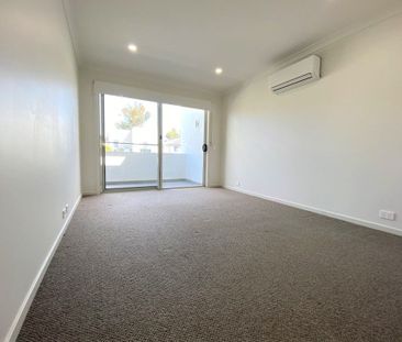 Sleek and Stylish - Photo 1