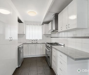 FIRST CLASS LOCATION, LIFESTYLE & LUXURY WITHIN WALKING DISTANCE TO... - Photo 2