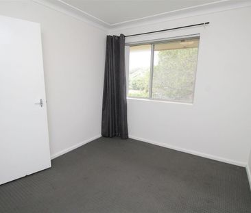 BRIGHT AND SUNNY GROUND FLOOR UNIT - Photo 2